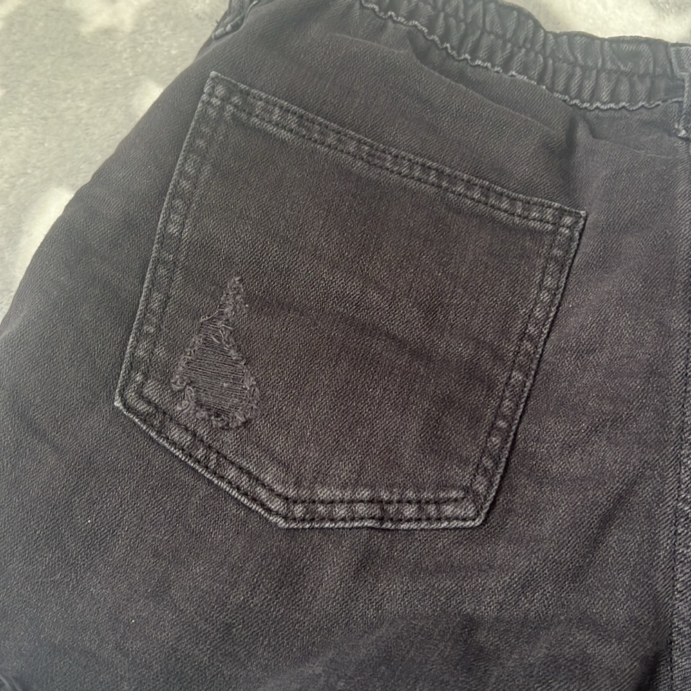 Shorts - Picture 3 of 8